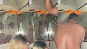 realizando o fetiche do boy fumando um cigarro e mamando a pica dele, delicia de foda