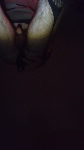 I stretch my hairy ass with a vibrator