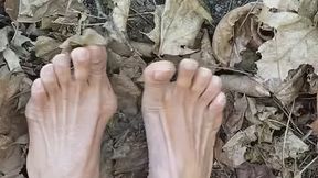 2 .Melove .Sexy Small Feet with No Nail Polish Outdoor