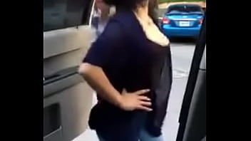 Putita Chapina Bailando en Taco Bell.MP4