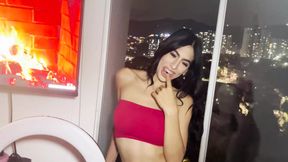 Hot Roommate