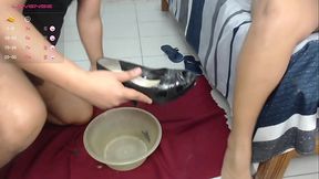 Mi padrastro me hizo beber toda su piss y meti&oacute_ su verga enorme en mi boca