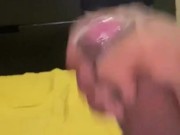 Me la jalo mientras no hay nadie