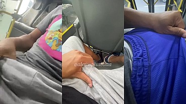 Fico de pau dura sempre no busão as vezes recebo aquela mamada gostosa