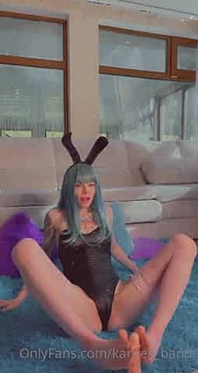 karneli bandi--08-22--Naughty bunny loves to play with dildos with her