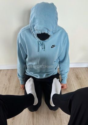 he loses his mind when there’s an alpha’s foot in front of em!