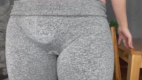 she is in orgasm with my stepsister's big pussy, she plays