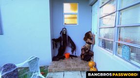 Ebony goddess Cecilia Lion banged after glory hole blowjob by a stranger