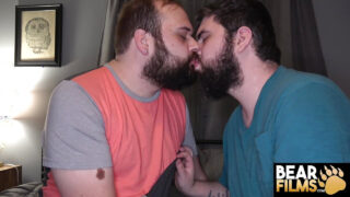 Muie, masturbare, păros, gras – film fetiș cu urși futuți anal