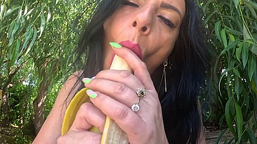 I love big bananas, they fill my mouth.