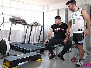 Personal trainer fucks his client