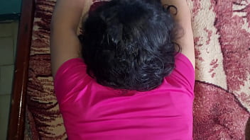 Jovencita latina cachonda y ansiosa por una gran polla en su vagina mojada