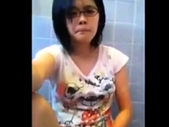 Amateur Asian Girl in Glasses Masturbating