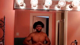 Het amatör svart kille från Amerika smeker hans stora svarta kuk ensam