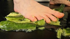 [Food Crush Foot] Juicy Cucumber vs. Slow Foot Press- Sound and Texture Love