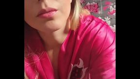 Video novo no (link no video) ... peladinha fazendo uma exfoliacao antes do bronzeamento