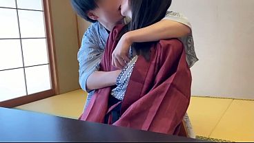 【個人撮影】江の島..旅館で朝食後にまりあのおっぱいを突然舐めてみた/Japanese amateur hentai