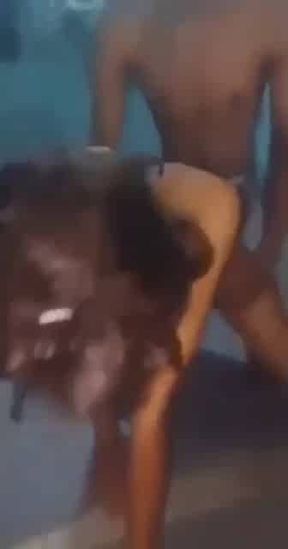 desvirgando a una morrita colegiala en su propia casa
