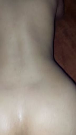 قحبة خليجية تموت على الجنس الخلفي بالألم