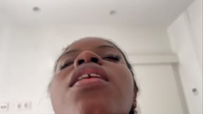 joven negra perfecta la despierto y follamos, casero