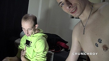2 passifs baisé no capote par un mec TBMVoici deux bonnes salopes qui vont se ...