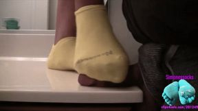 yellow socks cock smash(huge load on my sole)