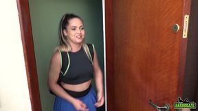 evy kethlyn e uma personal que vai dar aula para loupan chegando la ele saiu e o seu amigo thelo aproveita para picar rola na professora