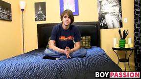 ”20yo twink wanks his nice prick until he cums”