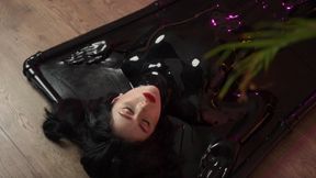 Goddess in a vacbed (720p)