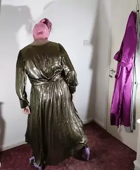 Uk tv slut Nottstvslut shiny gold metallic dress. Hot tv cumdump