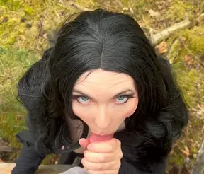 Yennefer & Geralt are up in the woods – Witcher cosplay like you've never seen it before