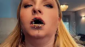 Unlucky lunch for Giantess Diana