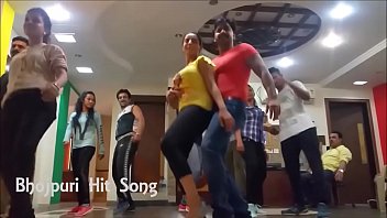 Hot Akshara Singh Dance Rehearsal and shaking boobs