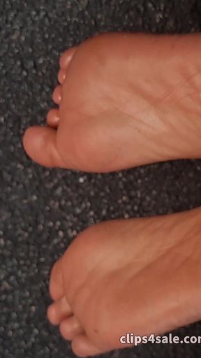 Enjoyment of Star's Charming Ebony Soles