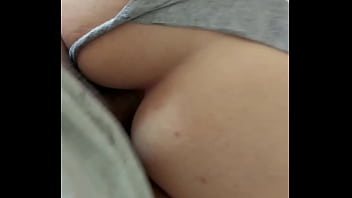 Tatuador fode a cliente sem d&oacute_ e ainda enfia a m&atilde_o no rabo dela!