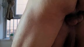 minha amada deixou a chave com a vizinha para mim, quando eu fui buscar o marido da vizinha que me atendeu, mandou eu entrar e fudeu meu cu com aquele pauzao grande e grosso