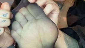 I miei collant neri ti fanno sborrare tantissimo!!