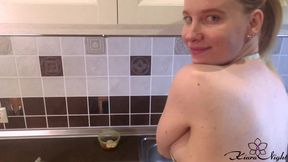 Wife Distracted Cooking Salad for Masturbate Pussy
