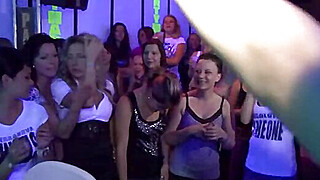 Partyhardcore 40, Blonde Amateur