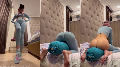 Obey Mistress’s sweet feet. Facesitting.