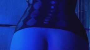 Juicy Ass sways and Rockin’ Tits bounce in pre-shower build up