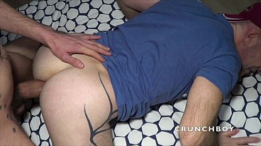 il se fait baiser par la gosse bite dd 'un espagnol