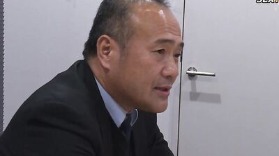 Nao Jinguji gets her mature Japanese pussy pounded and creamed in the office