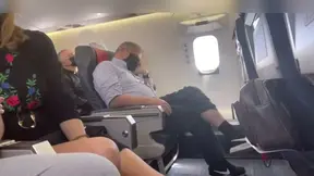 Ya es bien sabido por los que conocéis esta cara B de mi vida lo que me gusta, provocar, exhibirme y lo activa que soy sexualmente. 😈🔥 Todos estos ingredientes se han unido en un avión cargado de pas…