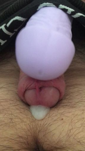 Out of control: Her vibrator lets his young German cock cum unrestrainedly.