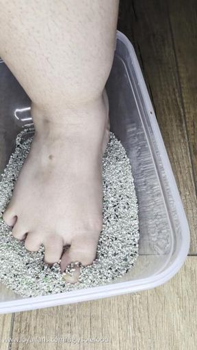 Crushed Clay & Hairy Feet Sensory Play 🐈‍⬛🦶