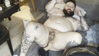 Des mecs amateurs français potelés de grande taille se font sodomiser