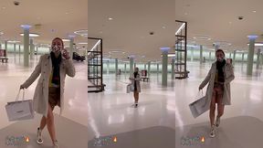 m exhibant en sortant du centre commercial pour rejoindre la voiture ♥
