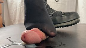 A Bootjob in Moon Boots and black Nylons - Upskirt and Footjob finish - Multicam - HD