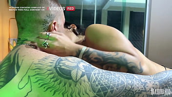 Desafio do baseado: ela me chupando enquanto eu bolava, depois sentou com vontade